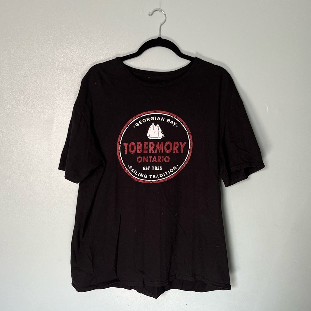Tobermory, Ontario Novelty T-Shirt Men’s XL Black and Red
